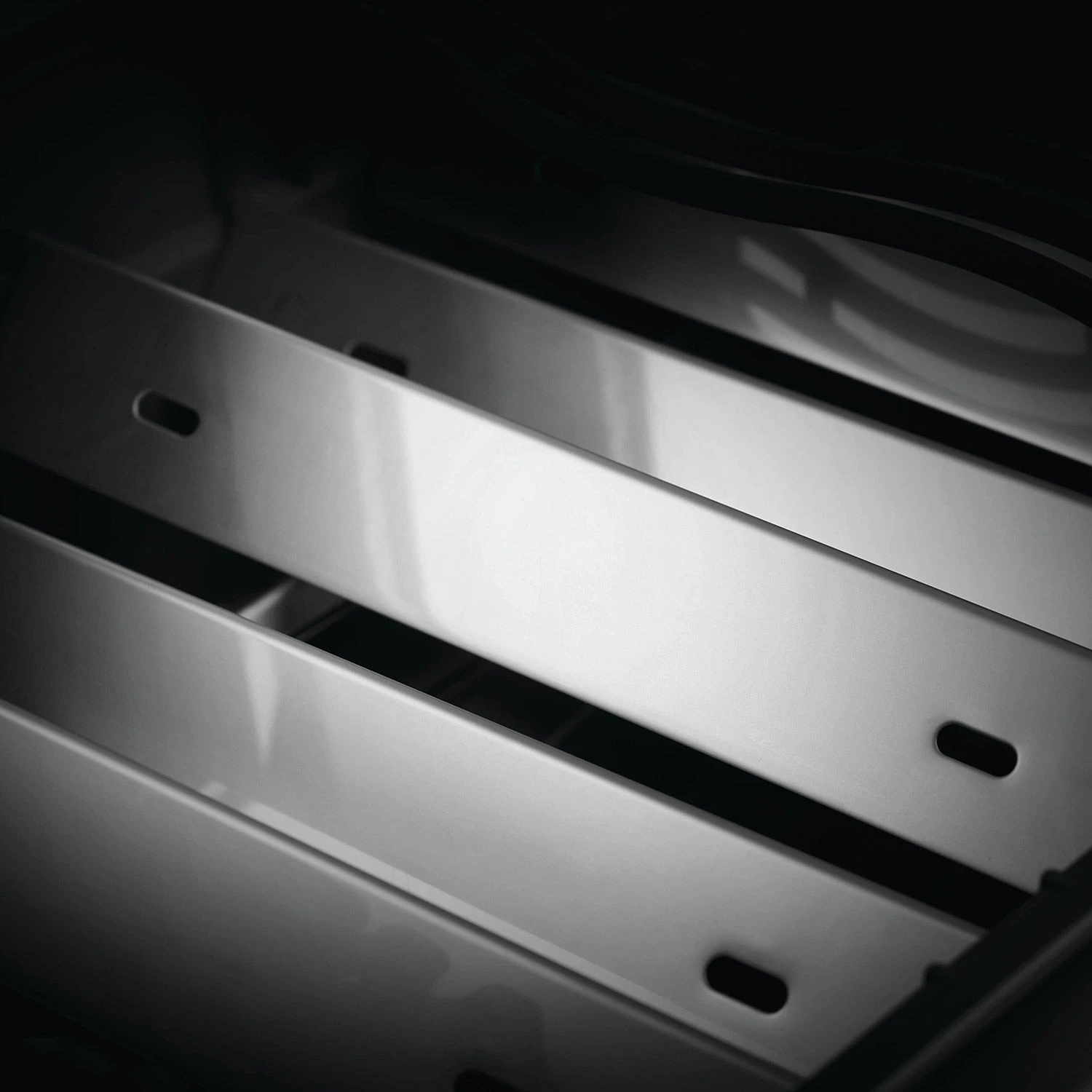 Napoleon RXT525SIBK Rogue XT 525 Black Gas Grill On Cart With Infrared Side Burner, 28.75-Inches 11 Napoleon RXT525SIBK Rogue XT 525 Black Gas Grill On Cart With Infrared Side Burner, 28.75-Inches - Image 11